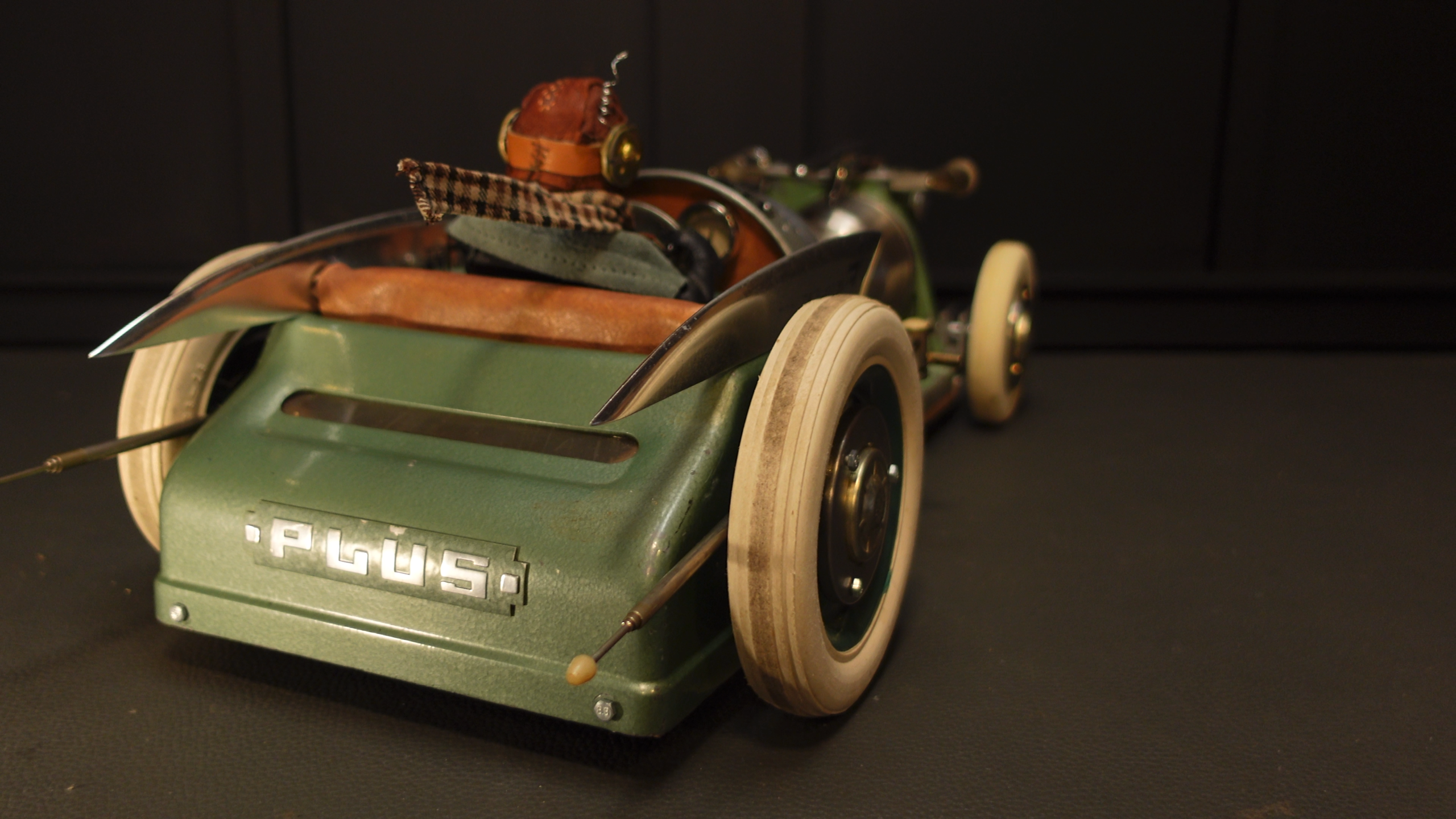Dieselpunk sculpture - automotive art